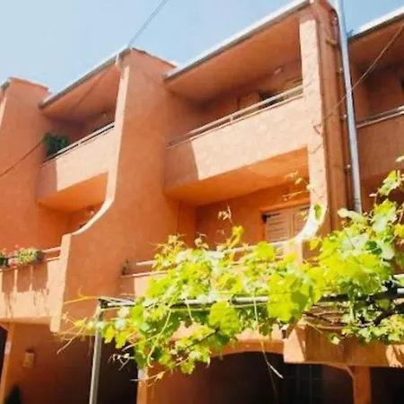 Σπίτι διακοπών Private And Calm Maisonette 2' Walk To The *