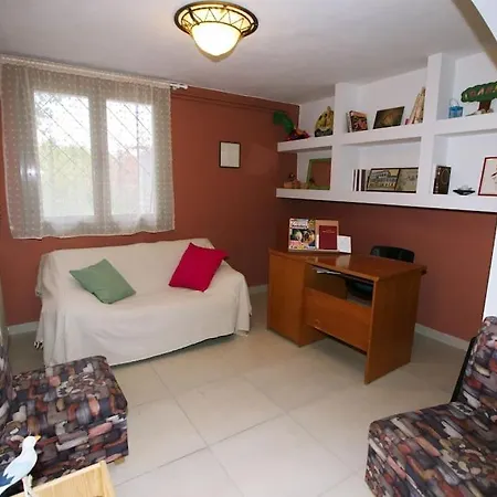Private And Calm Maisonette 2' Walk To The Casa vacanze