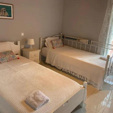 Private And Calm Maisonette 2' Walk To The Casa vacanze