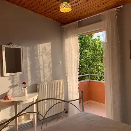 Private And Calm Maisonette 2' Walk To The Casa vacanze *